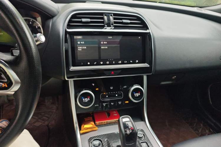 Used Jaguar XEL 2020 2.0T 200PS R-DYNAMIC Youth Sports Edition Audio And AC Panel