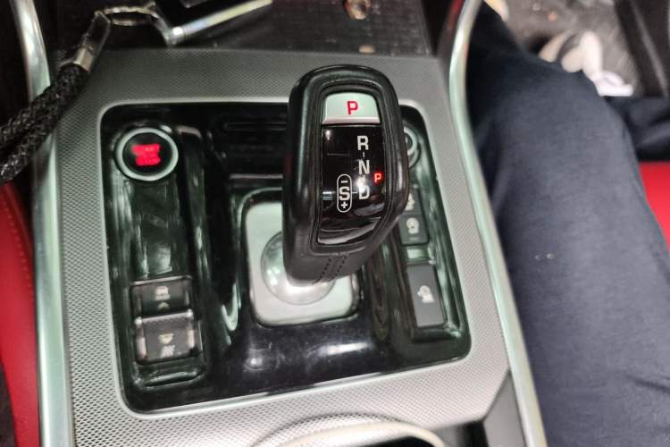 Used Jaguar XEL 2020 2.0T 200 PS R-DYNAMIC S Advanced Sport Edition Gear Lever