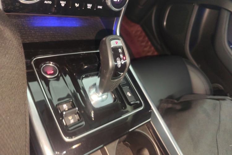 Used Jaguar XEL 2020 2.0T 200 PS S Advanced Elegance Edition Gear Lever