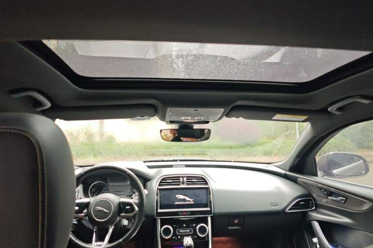 Used Jaguar XEL 2020 2.0T 200PS R-DYNAMIC Youth Sports Edition Headliner