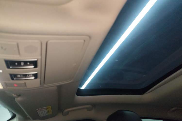 Used Jaguar XEL 2020 2.0T 200 PS S Advanced Elegance Edition Headliner
