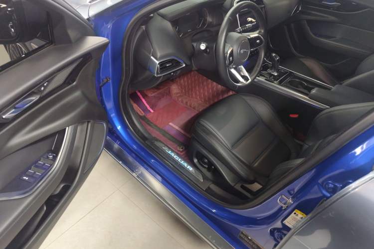 Used Jaguar XEL 2020 2.0T 200 PS S Advanced Elegance Edition Interior 3