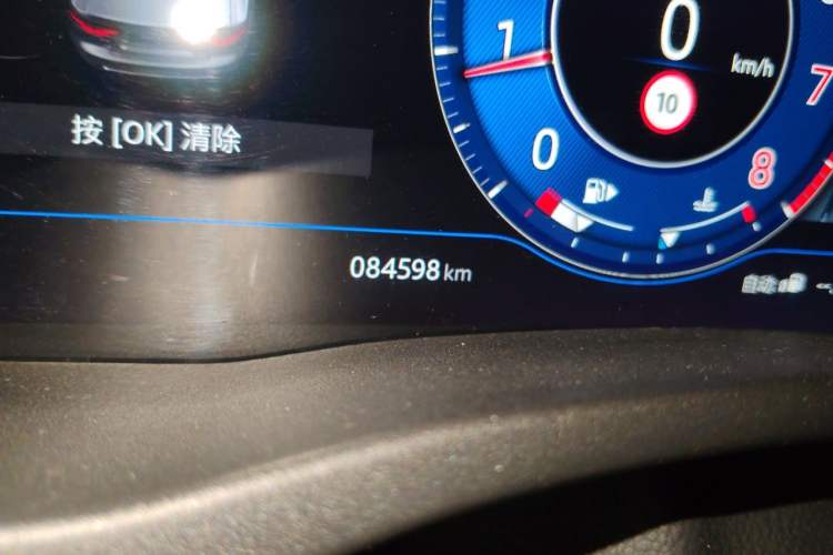 Used Jaguar XEL 2020 2.0T 200 PS R-DYNAMIC S Advanced Sport Edition Odometer Close Up