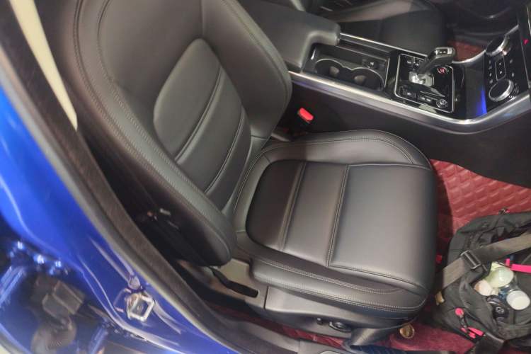 Used Jaguar XEL 2020 2.0T 200 PS S Advanced Elegance Edition Right Front Seat