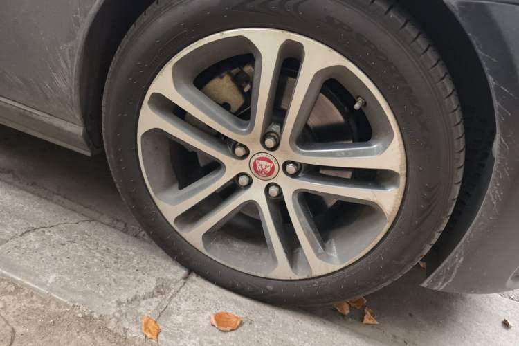 Used Jaguar XEL 2020 2.0T 200 PS R-DYNAMIC S Advanced Sport Edition Right Front Wheel Hub