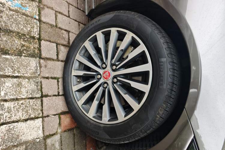 Used Jaguar XEL 2020 2.0T 200PS R-DYNAMIC Youth Sports Edition Right Front Wheel Hub