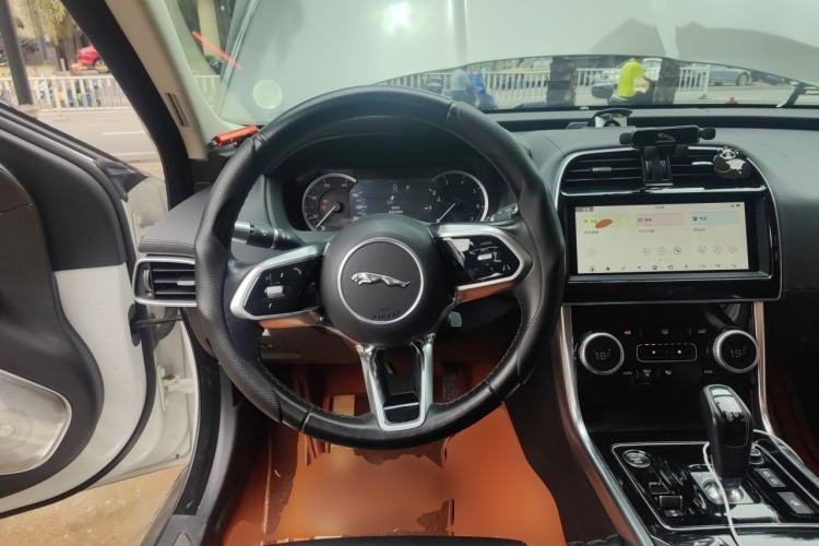 Used Jaguar XEL 2020 2.0T 200 PS S Advanced Elegance Edition Steering Wheel