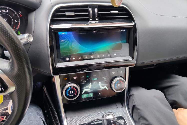 Used Jaguar XEL 2020 2.0T 200 PS R-DYNAMIC S Advanced Sport Edition Audio And AC Panel