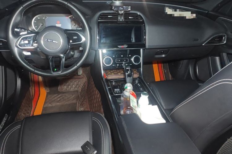 Used Jaguar XEL 2020 2.0T 200 PS R-DYNAMIC S Advanced Sport Edition Center Console