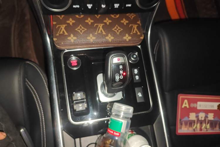 Used Jaguar XEL 2020 2.0T 200 PS R-DYNAMIC S Advanced Sport Edition Gear Lever