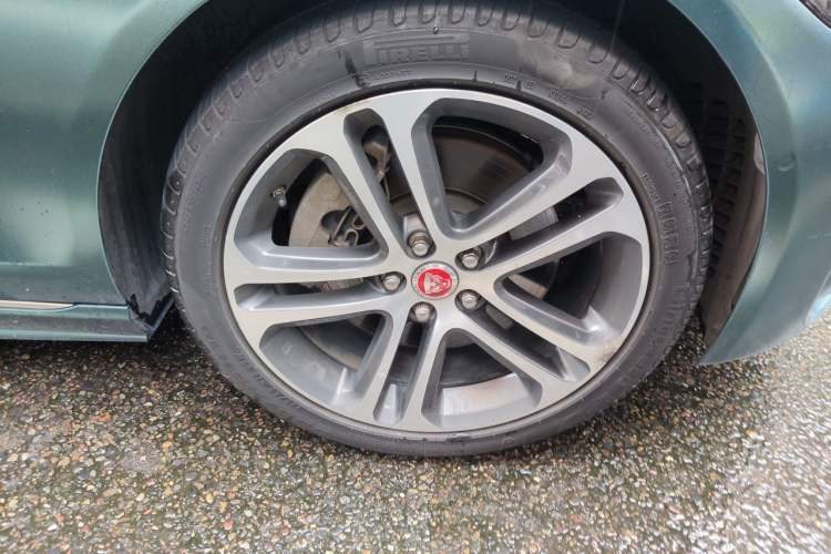 Used Jaguar XEL 2020 2.0T 200 PS R-DYNAMIC S Advanced Sport Edition Right Front Wheel Hub
