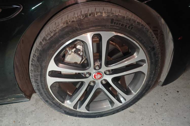 Used Jaguar XEL 2020 2.0T 200 PS R-DYNAMIC S Advanced Sport Edition Right Front Wheel Hub