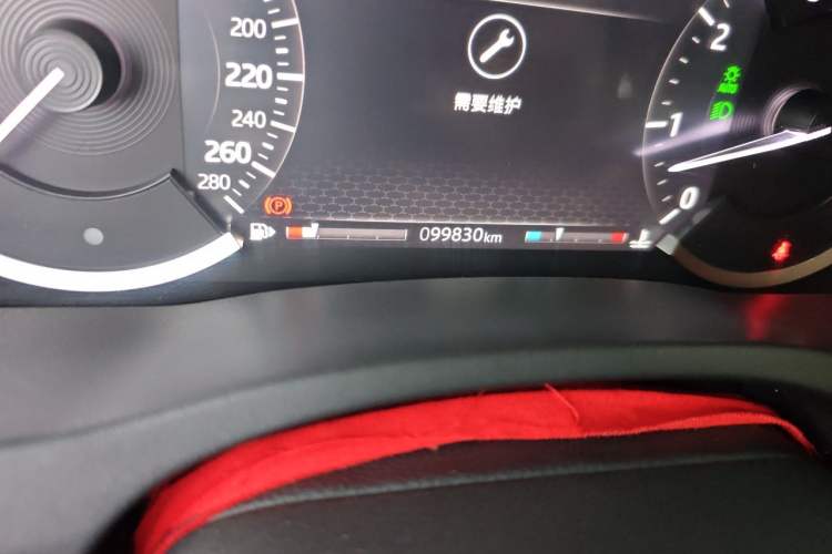 Used Jaguar XEL 2020 2.0T 200 PS S Advanced Elegance Edition Odometer Close Up