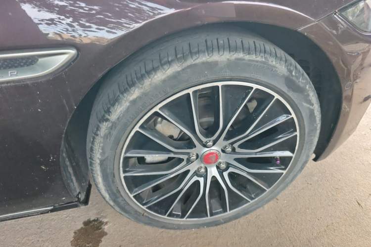 Used Jaguar XEL 2020 2.0T 200 PS S Advanced Elegance Edition Right Front Wheel Hub