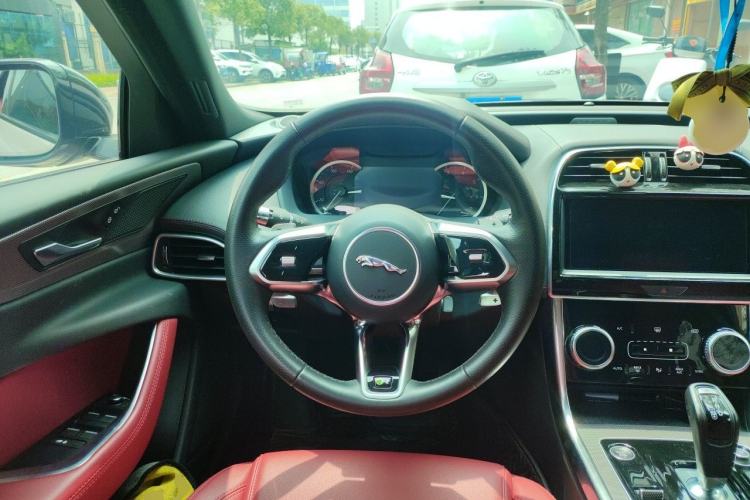 Used Jaguar XEL 2020 2.0T 200PS R-DYNAMIC Youth Sports Edition Steering Wheel