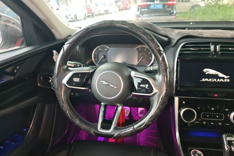Used Jaguar XEL 2020 2.0T 200 PS S Advanced Elegance Edition Steering Wheel