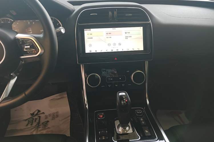 Used Jaguar XEL 2020 2.0T 200 PS S Advanced Elegance Edition Audio And AC Panel