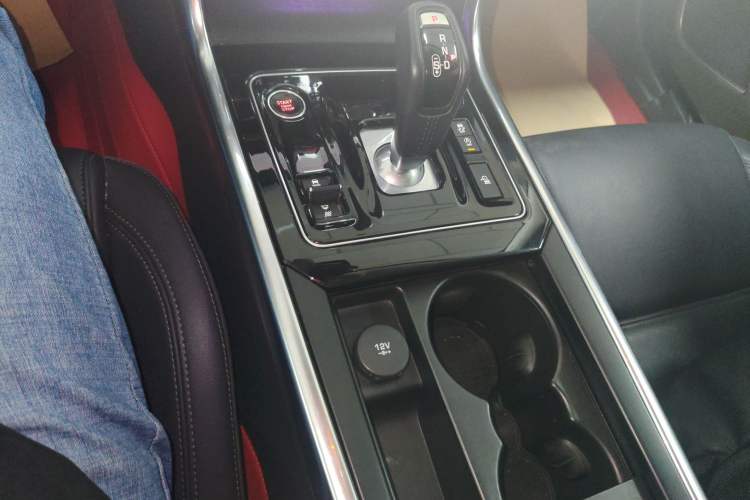 Used Jaguar XEL 2020 2.0T 250 PS SE Tech-Elegant Edition Gear Lever