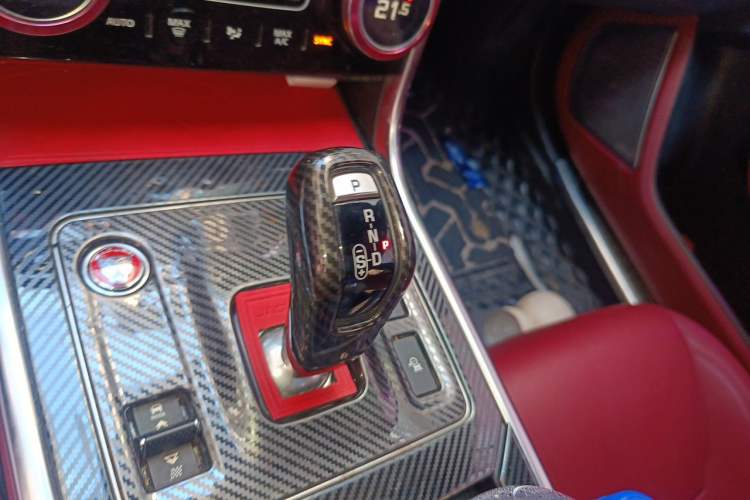 Used Jaguar XEL 2020 2.0T 200 PS R-DYNAMIC S Advanced Sport Edition Gear Lever