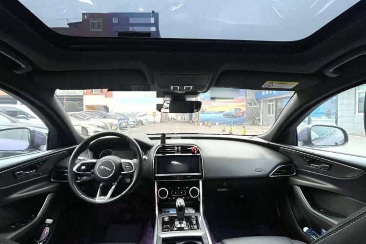 Used Jaguar XEL 2020 2.0T 200PS R-DYNAMIC Youth Sports Edition Interior 4