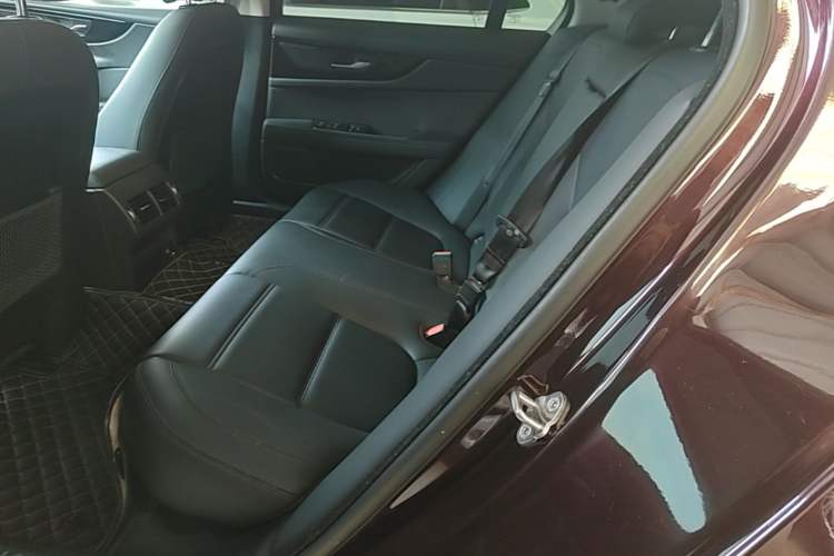 Used Jaguar XEL 2020 2.0T 200 PS S Advanced Elegance Edition Left Rear Seat