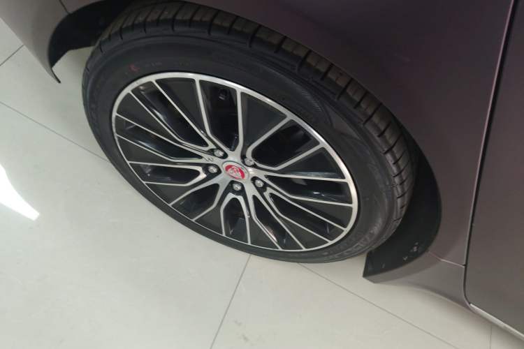 Used Jaguar XEL 2020 2.0T 250 PS SE Tech-Elegant Edition Right Rear Wheel Hub