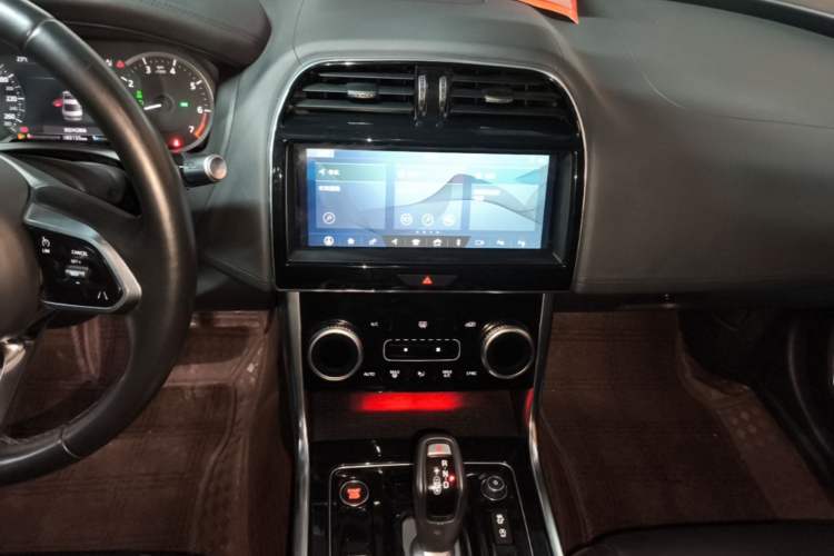 Used Jaguar XEL 2020 2.0T 200 PS S Advanced Elegance Edition Audio And AC Panel