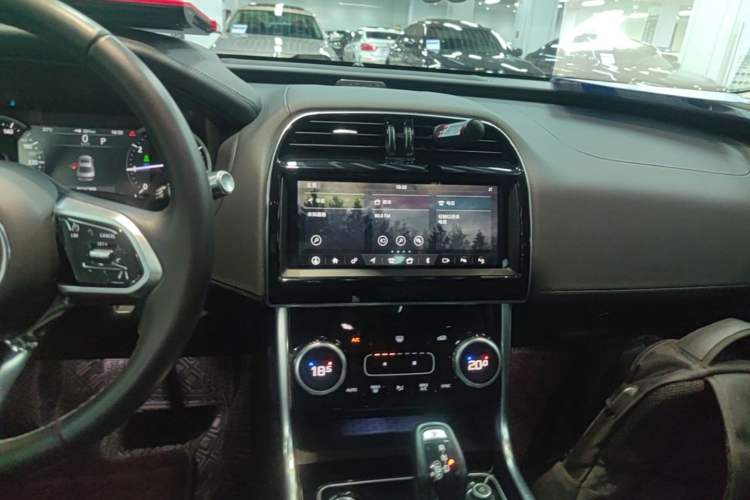 Used Jaguar XEL 2020 2.0T 200 PS S Advanced Elegance Edition Audio And AC Panel