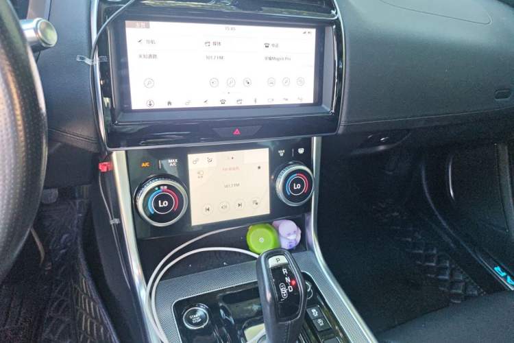 Used Jaguar XEL 2020 2.0T 200 PS R-DYNAMIC S Advanced Sport Edition Audio And AC Panel