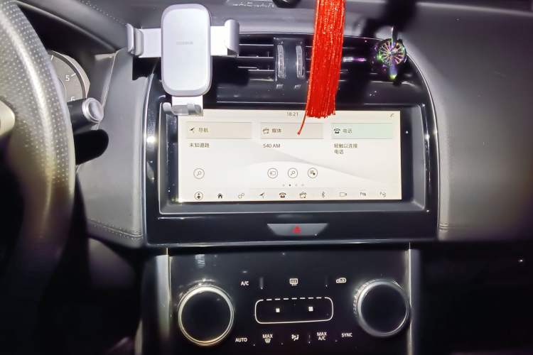 Used Jaguar XEL 2020 2.0T 200 PS R-DYNAMIC S Advanced Sport Edition Audio And AC Panel