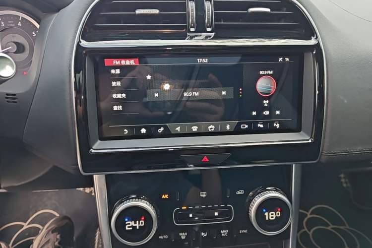 Used Jaguar XEL 2020 2.0T 200 PS R-DYNAMIC S Advanced Sport Edition Audio And AC Panel