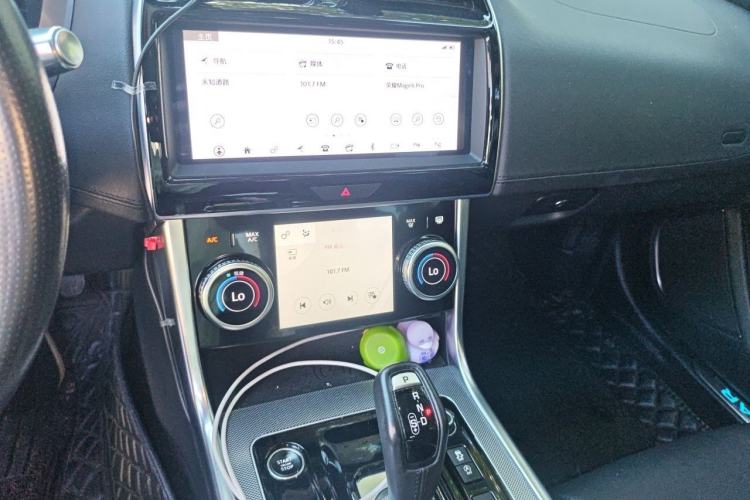 Used Jaguar XEL 2020 2.0T 200 PS R-DYNAMIC S Advanced Sport Edition Audio And AC Panel