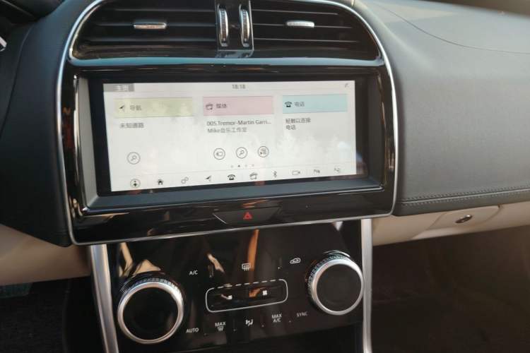 Used Jaguar XEL 2020 2.0T 200 PS S Advanced Elegance Edition Audio And AC Panel