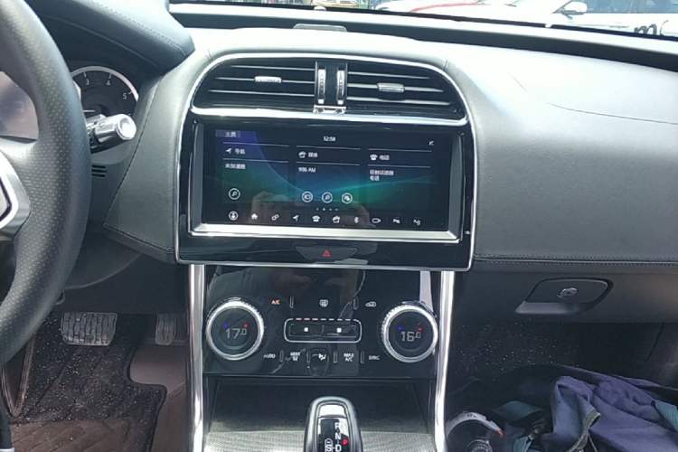 Used Jaguar XEL 2020 2.0T 200 PS R-DYNAMIC S Advanced Sport Edition Audio And AC Panel