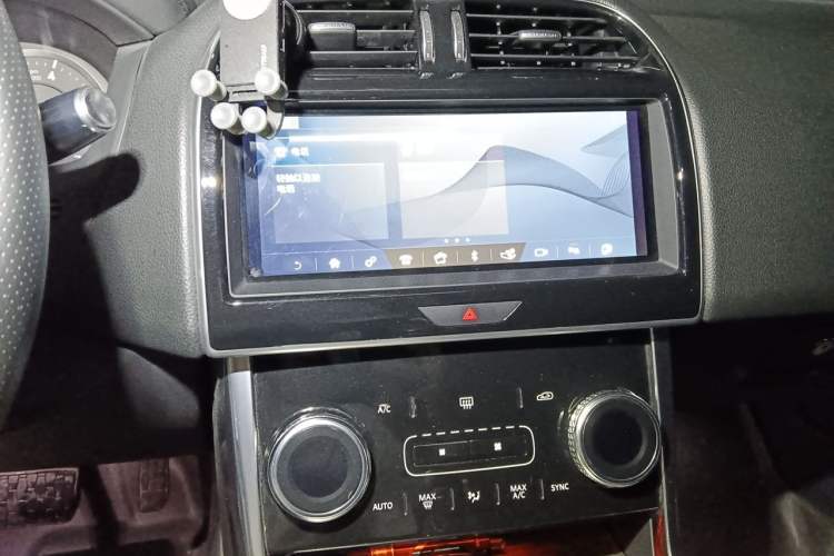 Used Jaguar XEL 2020 2.0T 200PS R-DYNAMIC Youth Sports Edition Audio And AC Panel