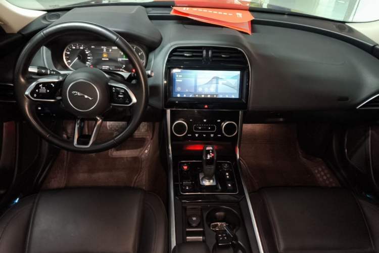Used Jaguar XEL 2020 2.0T 200 PS S Advanced Elegance Edition Center Console
