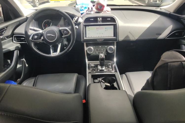 Used Jaguar XEL 2020 2.0T 200 PS S Advanced Elegance Edition Center Console