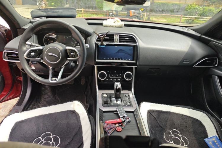 Used Jaguar XEL 2020 2.0T 200PS R-DYNAMIC Youth Sports Edition Center Console