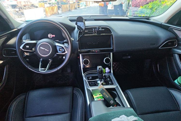 Used Jaguar XEL 2020 2.0T 200 PS R-DYNAMIC S Advanced Sport Edition Center Console