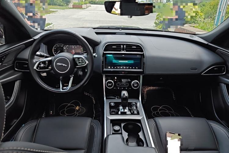 Used Jaguar XEL 2020 2.0T 200 PS R-DYNAMIC S Advanced Sport Edition Center Console