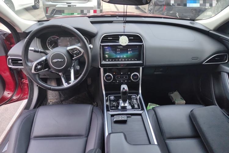Used Jaguar XEL 2020 2.0T 200 PS S Advanced Elegance Edition Center Console