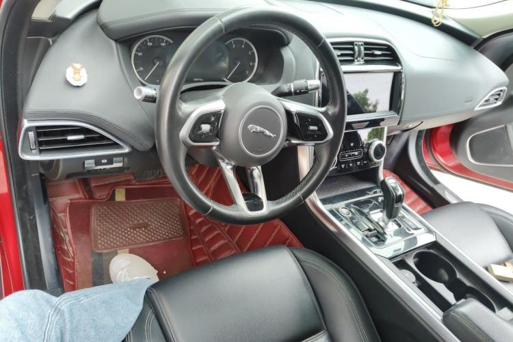 Used Jaguar XEL 2020 2.0T 200 PS S Advanced Elegance Edition Center Console