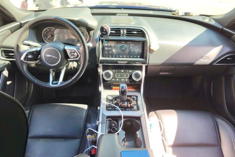 Used Jaguar XEL 2020 2.0T 200PS R-DYNAMIC Youth Sports Edition Center Console