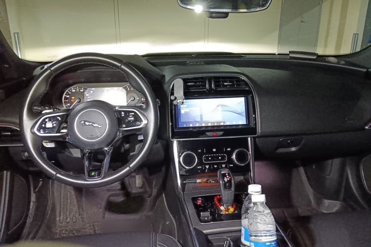 Used Jaguar XEL 2020 2.0T 200PS R-DYNAMIC Youth Sports Edition Center Console