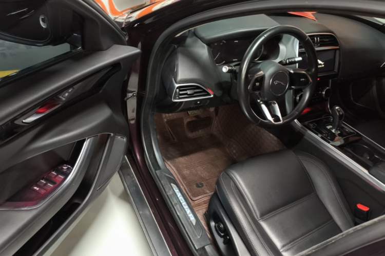 Used Jaguar XEL 2020 2.0T 200 PS S Advanced Elegance Edition Driver Seat