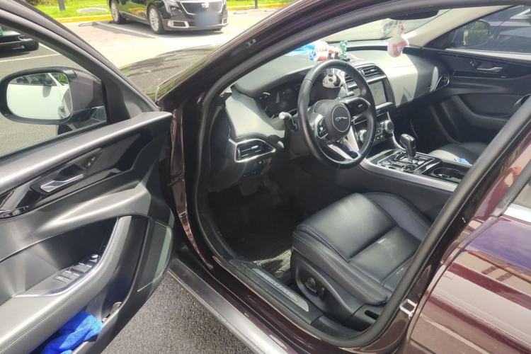 Used Jaguar XEL 2020 2.0T 200 PS S Advanced Elegance Edition Driver Seat
