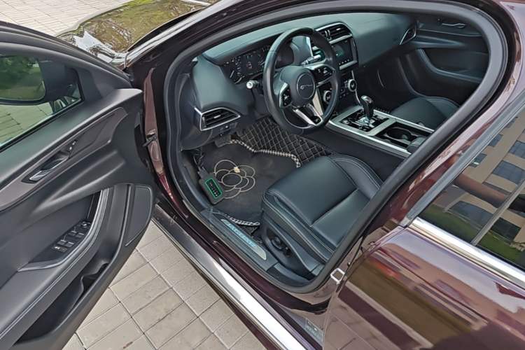 Used Jaguar XEL 2020 2.0T 200 PS R-DYNAMIC S Advanced Sport Edition Driver Seat