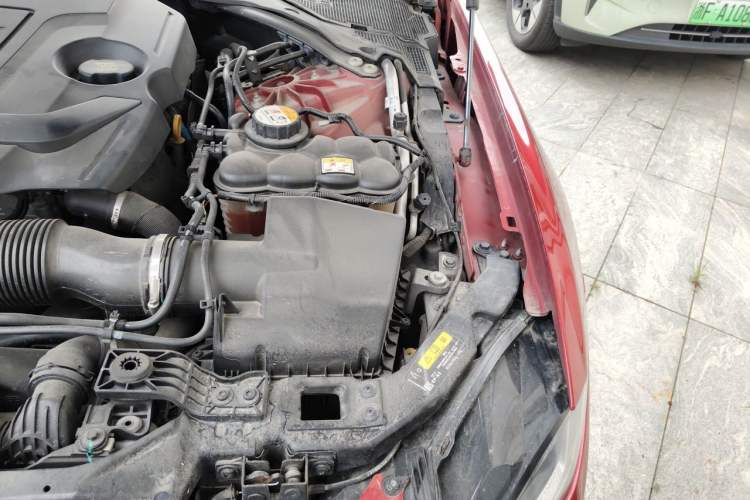 Used Jaguar XEL 2020 2.0T 200 PS S Advanced Elegance Edition Engine Bay Left