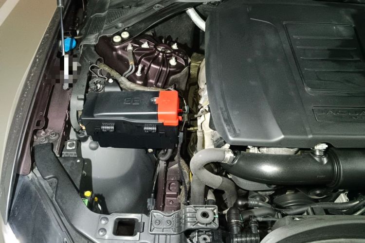 Used Jaguar XEL 2020 2.0T 200PS R-DYNAMIC Youth Sports Edition Engine Bay Right