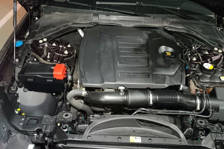 Used Jaguar XEL 2020 2.0T 200PS R-DYNAMIC Youth Sports Edition Engine Bay